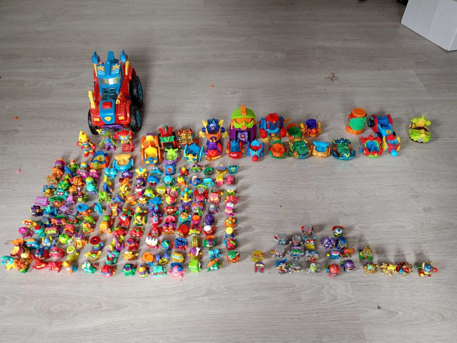 Zingsy figurki i autka