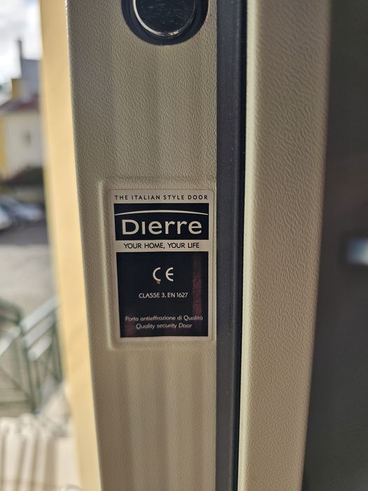 Porta Blindada DIERRE branca.