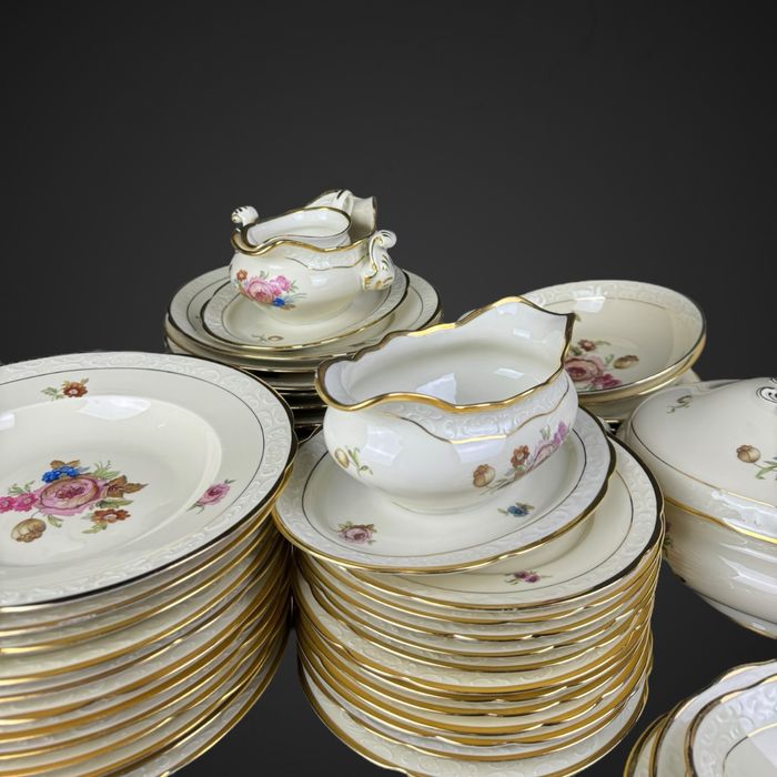 Serwis obiadowy dla 12 os. Kjøbenhavns KPM Dania Maleri ivory B41/8204