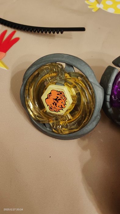 Beyblade, pião e lançador  primeira geração