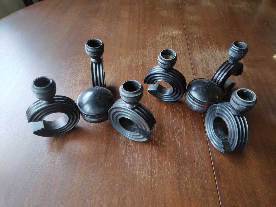Candelabros em pau preto