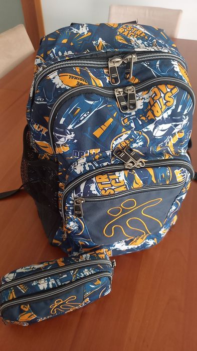 Mochila e estojo Totto