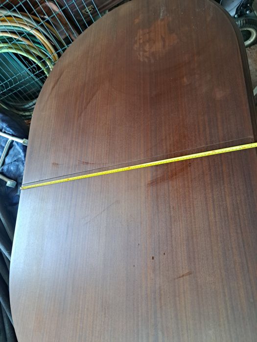 Mesa de jantar de madeira