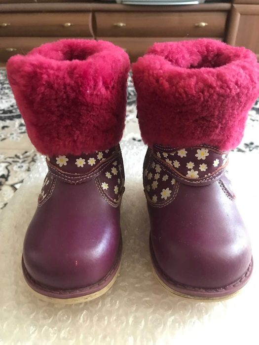 Сапожки новые р.24, внутри нат.мех