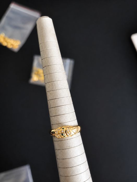 Anel em Ouro 19,2K com Zircónias