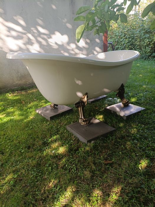 Wanna wolnostojąca nogi z brązu