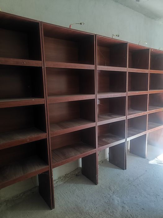 Меблі для магазину або офісу