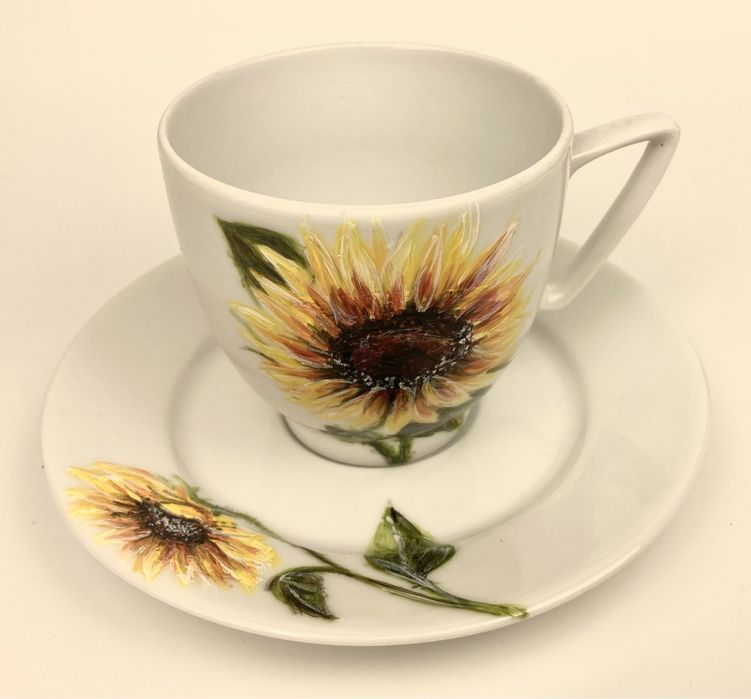 Recznie malowana filizanka ze spodkiem