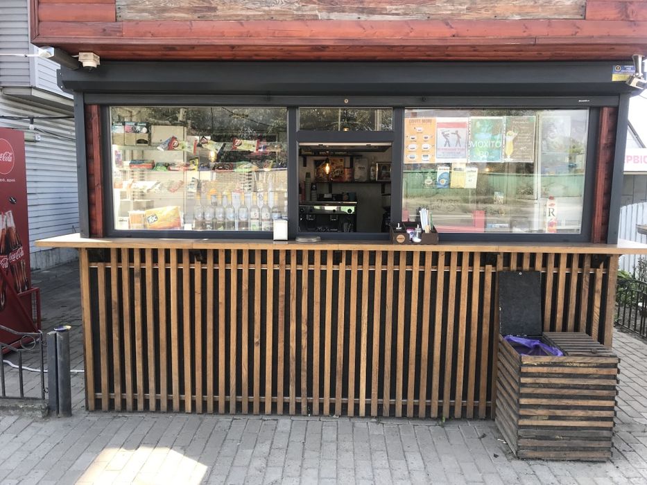 Площадка  і приміщення 60 м²