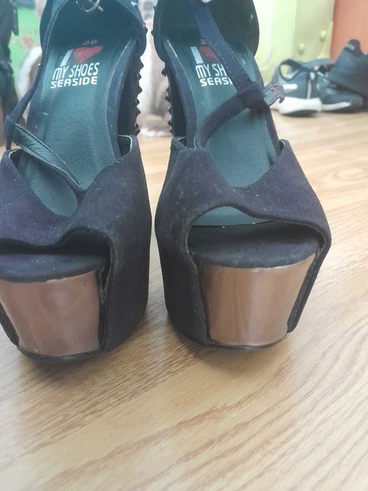 Sapatos de salto alto