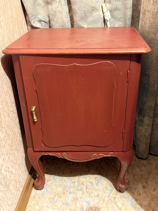 2 Тумбочки прикраватних