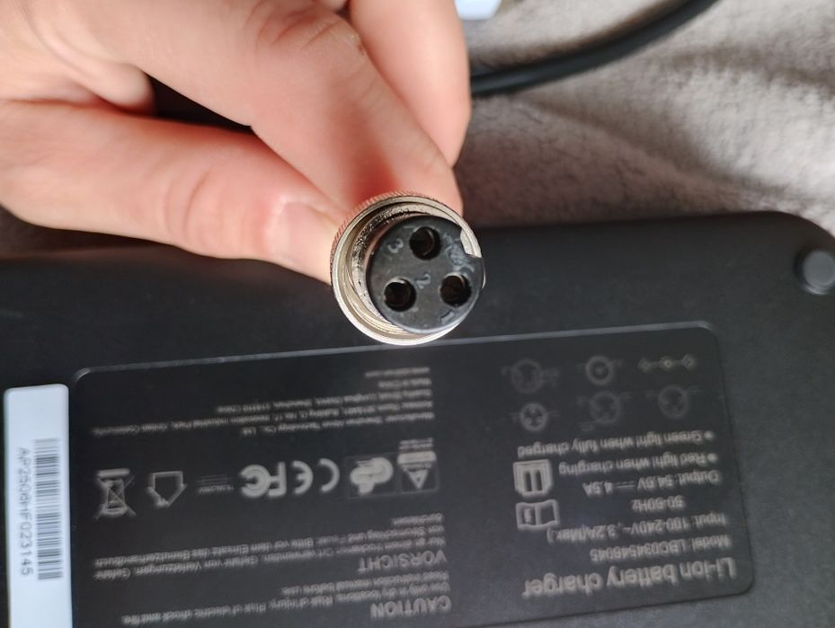 Ładowarka do hulajnogi Elektrycznej