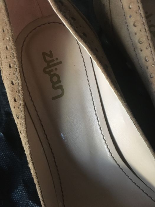 Sapatos altos em camurça