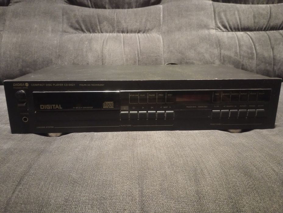 Odtwarzacz płyt UNITRA Diora CD 0421