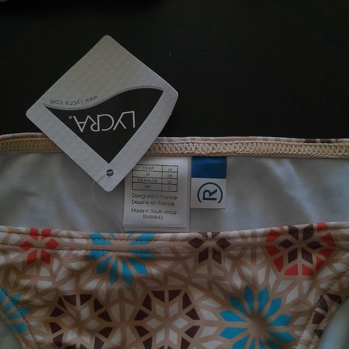 Bikini novo com etiqueta étnico
