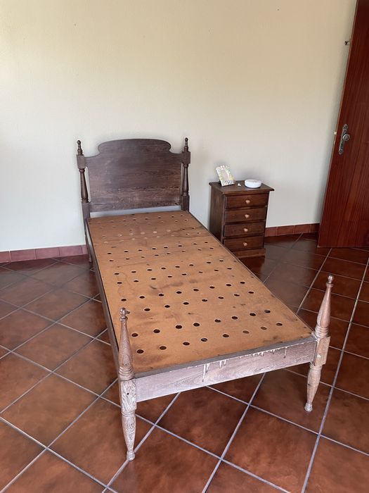 Cama de Solteiro com estrado