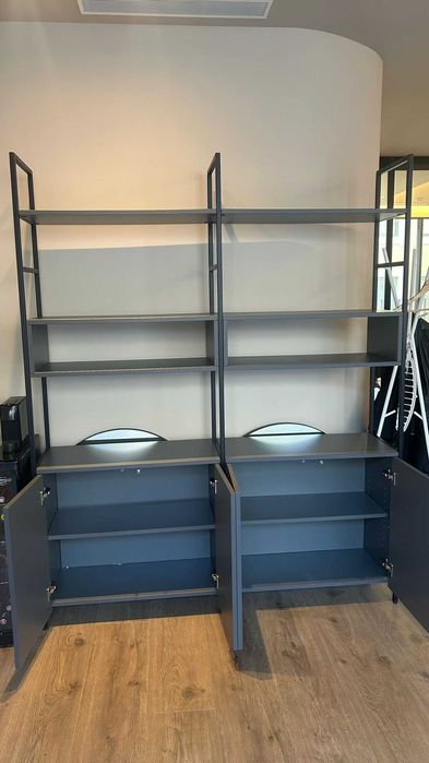 Móvel Estante Moderna com Arrumação