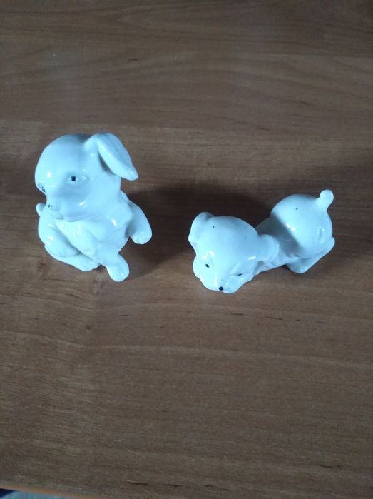 Figurki ozdobne z motywem zwierząt.