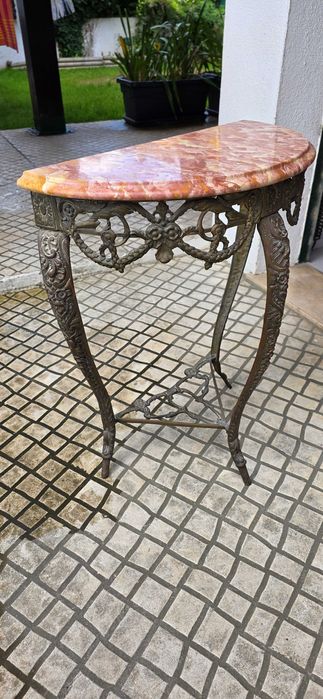 Credência em Bronze com pedra Mármore Rosa