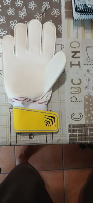 Luvas em conjunto com correntes novas