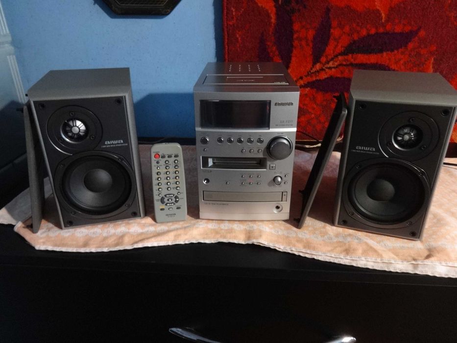 Міні-компонентна система Aiwa XR-FD5 з FM, MD AUX CD та касетним плеєр