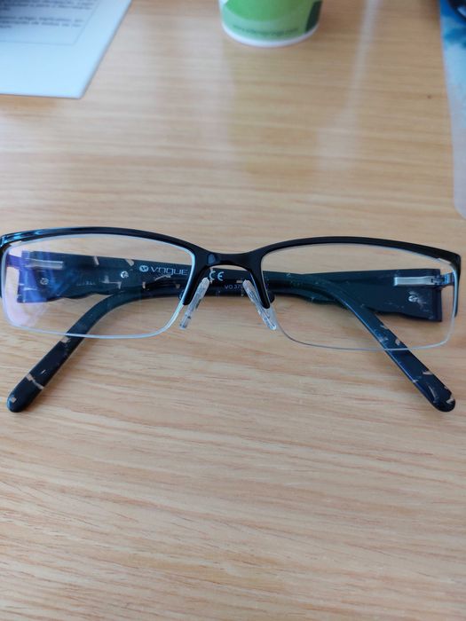Óculos de senhora Vouge