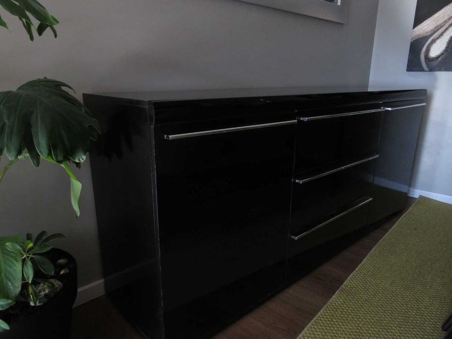 Aparador lacado Giestas Mobiliário - Negociável