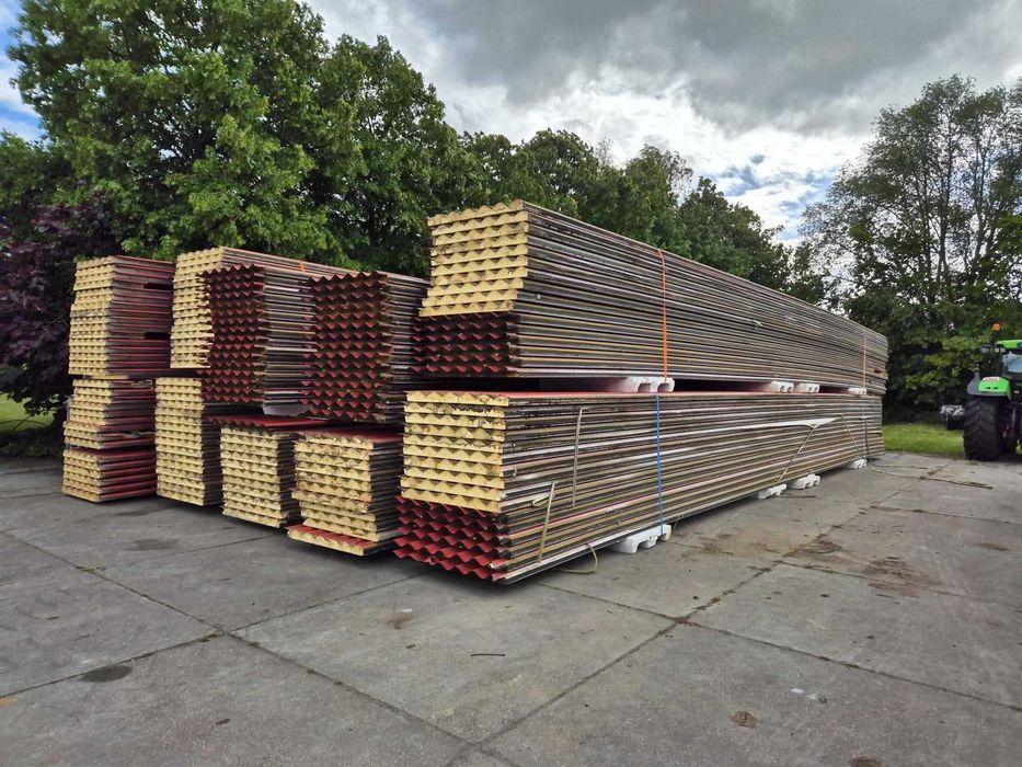 40 DACHOWA płyta warstwowa płyta obornicka używana hala konstrukcja stalowa izolacyjna pianka PIR fiberglass włókno szklane