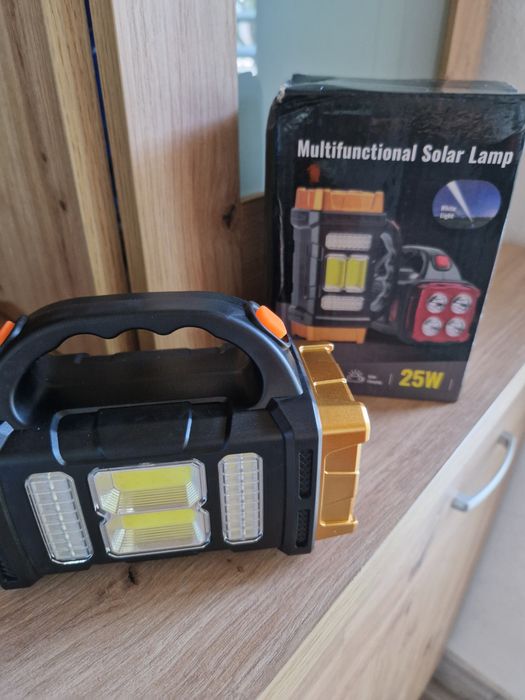 Lanterna LED cm carregamento solar e por USB.  Nova