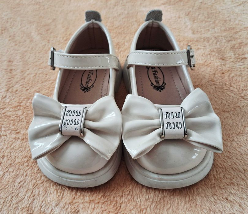 Туфлі лакові для дівчинки