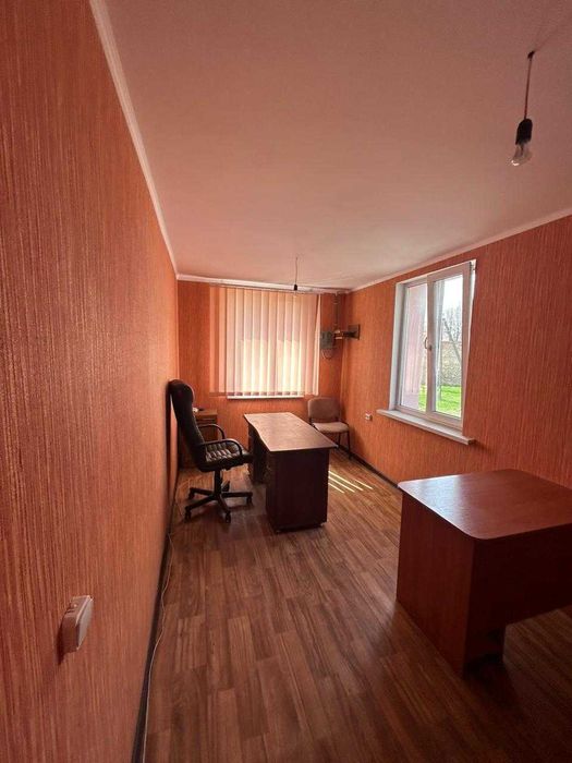 Продаж приміщення (офісного) в центрі смт Летичів. Хмельницький район, Хмельницька область