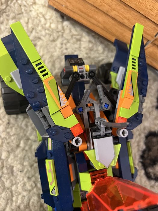 Лего конструктор Nexo Knights, машина Аарона (70355)