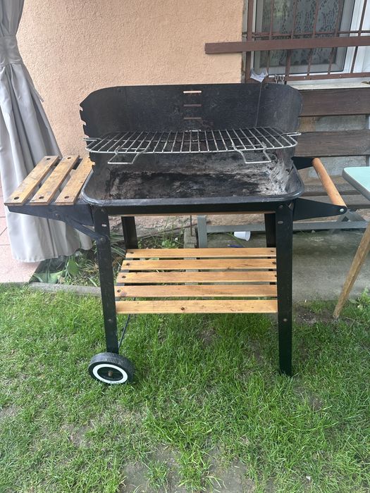 Grill ogrodowy węglowy