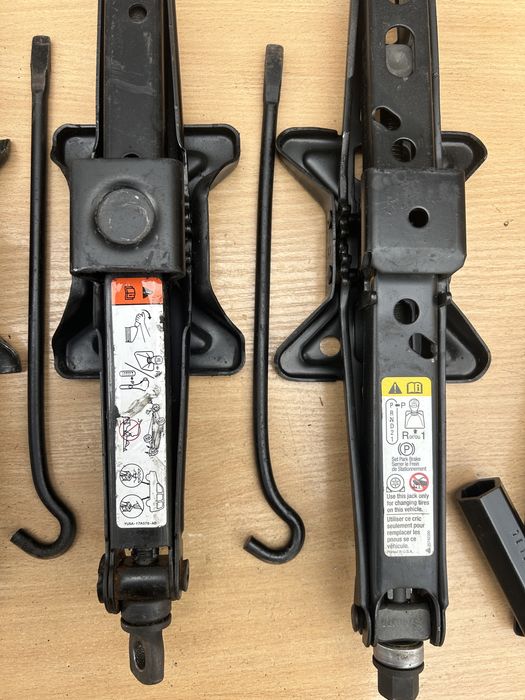 Домкрат на електрички Toyota BZ4X BYD Song Tang Tesla Y X VW ID 4 5 6