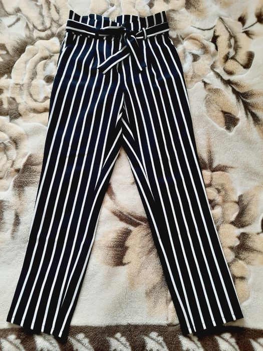 Штани з поясом у смужку