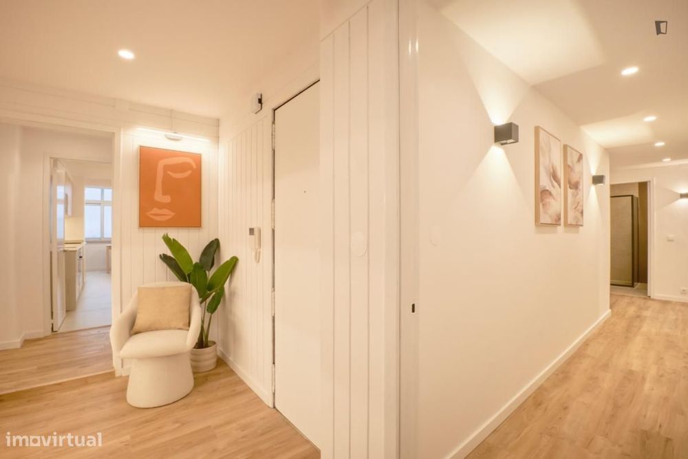 Quarto - localizado em Campolide Lisbon