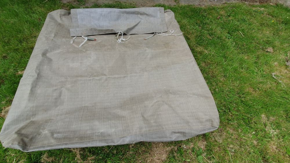 Plandeka ze stelażem na przyczepkę