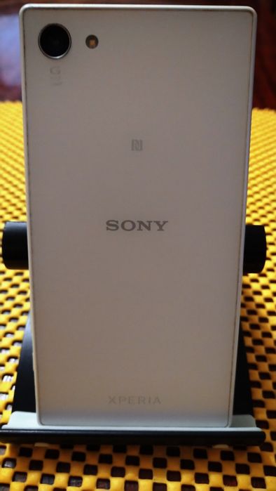 Телефон Sony Xperia Z5 compact (E5823) с комплектом защиты.