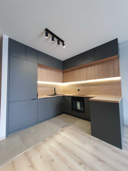 Meble na wymiar- Kuchnie, szafy, łazienki, garderoby, Stolarz