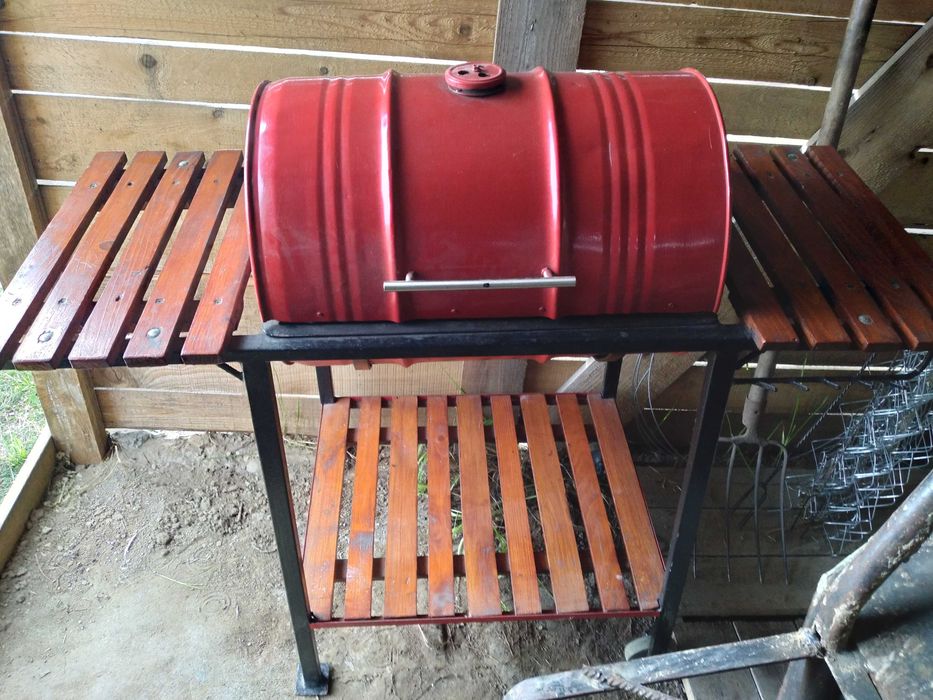 Sprzedam grill duzy, masywny , polecam