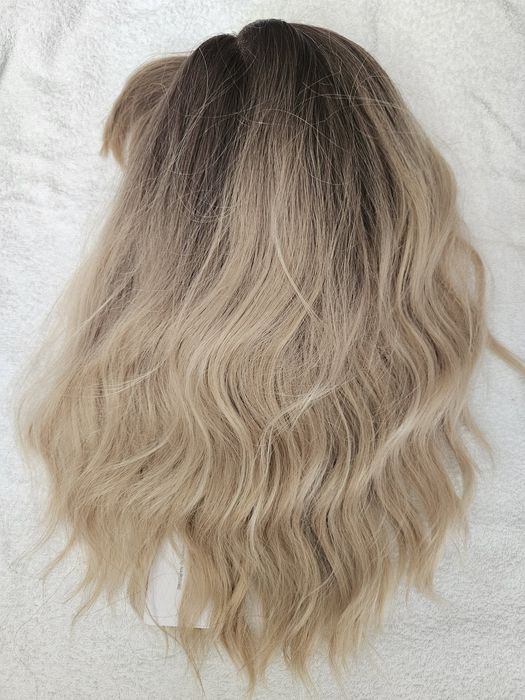 Krótka peruka blond