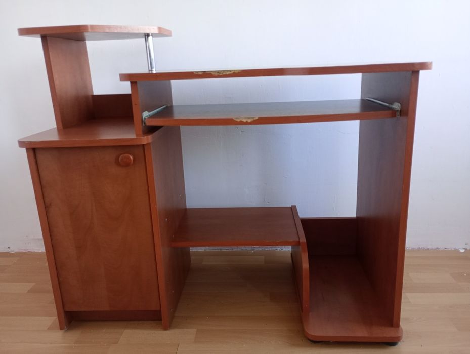 Solidne drewniane biurko