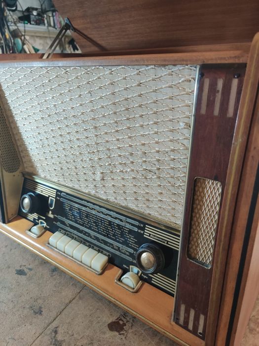 Móvel Rádio e Gira-Discos Kaiser