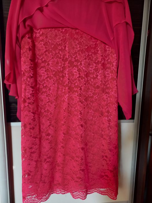 Sukienka elegancka w malinowym kolorze