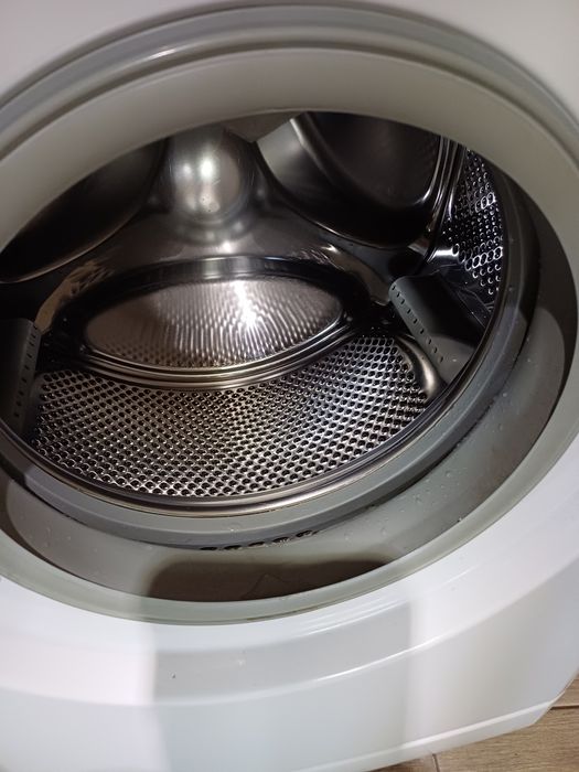 Продам машинку стиральную