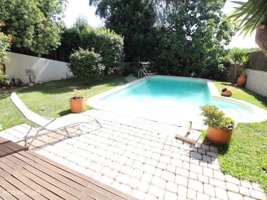 Moradia Geminada T4 + Escritório com Piscina em Rendufe, Amares Exc...