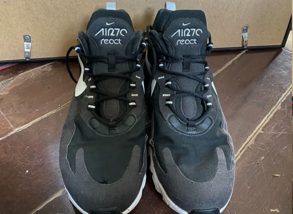 NIKE AIR MAX 270 React