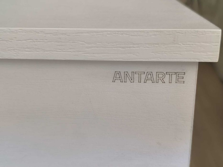 Mesa baixa de centro Antarte