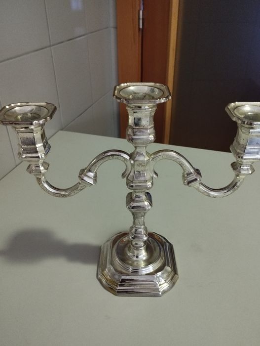 Castiçal de três braços banhado a prata