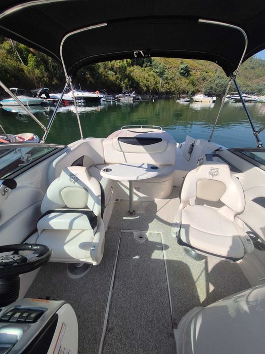 Barco Chaparral 236 SSX V8 300 HP